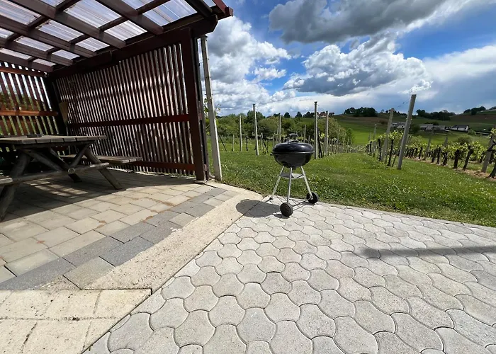 Apartma Eni شقة *